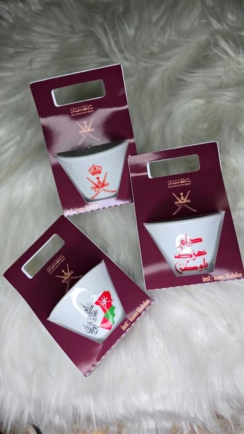 فناجين قهوة بشعار السلطنة