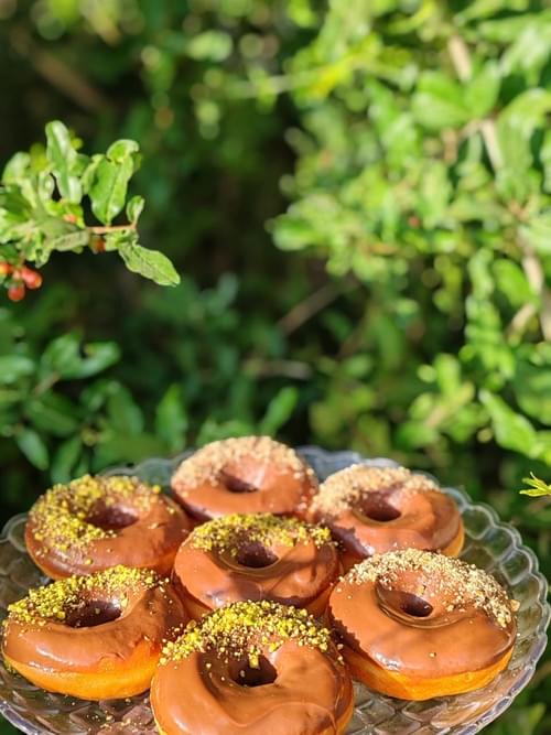 معجنات طازجة تُحضّر بكل حب