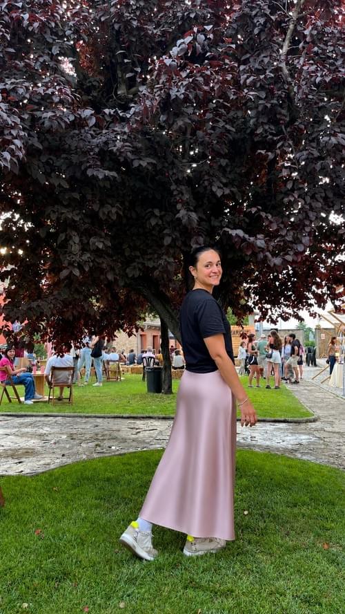 ESSENCE falda midi satinada rosa