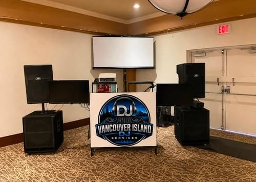 Deluxe Wedding Package (5 hours) Free Dinner Music Playlist & Wireless Microphone - Basic Light Pkg
