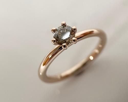 750/- Dawnrose Gold and fancy lab-grown diamond