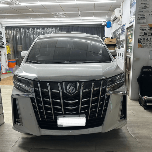 Toyota Alphard 升級車內地板為「大理石樣式」