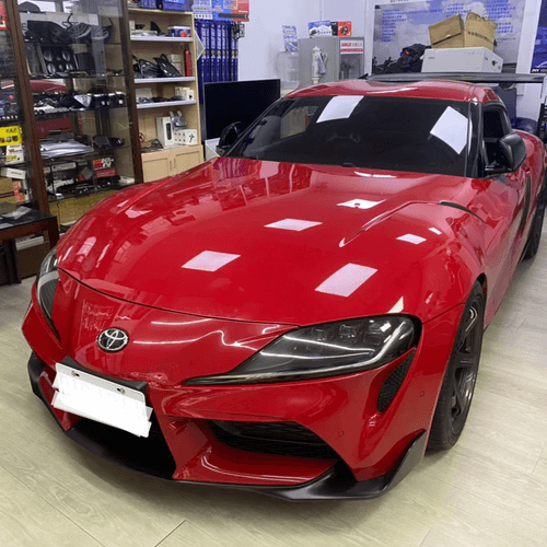 Toyota GR Supra(俗稱牛魔王)加裝 CarPlay 系統與更換安全帶