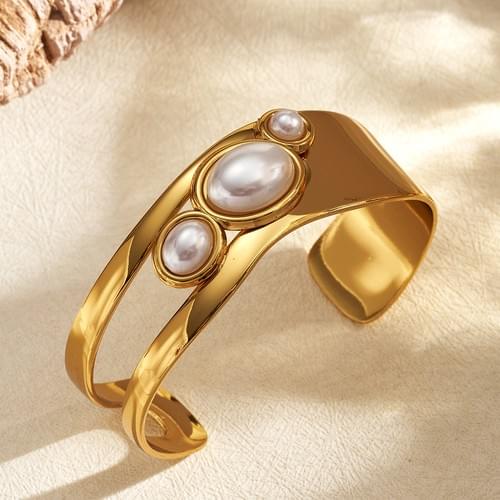 Aurélle Pearl Reverence Cuff