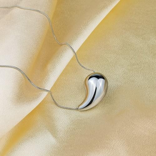 The Élan Droplet Necklace