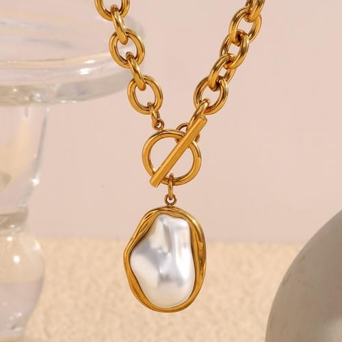 Éclat Pearl Toggle Necklace