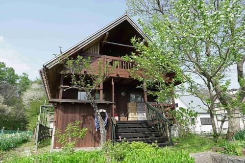 ◻︎H-3-129◻︎600万円◻︎【薪ストーブ×ログハウス】四季を彩る庭園付き。憧れを叶える一軒。