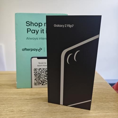 NEW SAMSUNG Z FLIP 7 5G 256GB BLACK BOX PERFECT CONDITION RECEIPT&WARRANTY