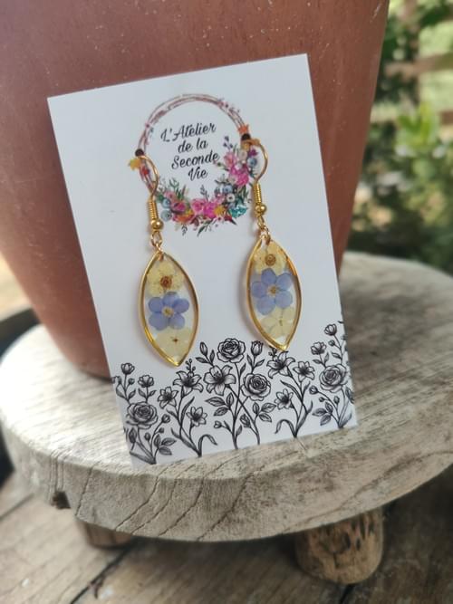 boucles d'oreille acier doré inoxydable 3 fleurs ( myosotis, aubépine, viorne obier) 1
