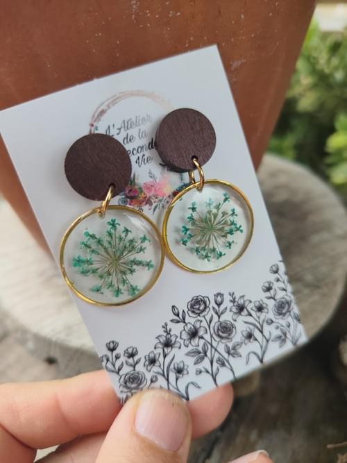 boucles d'oreille clou bois acier doré inoxydable fleurs de carotte bleu