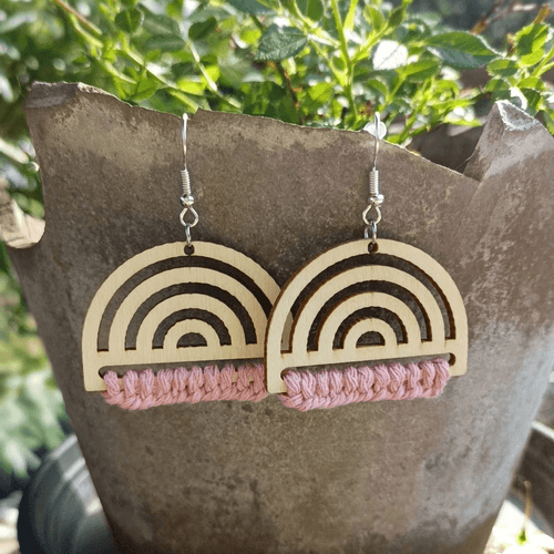 boucles d'oreilles en bois et macramé