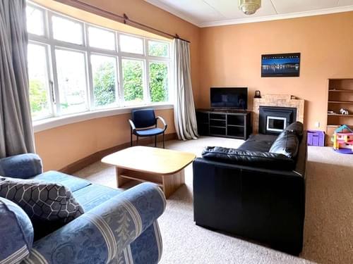 Peaceful, cosy, on site parking, great location!