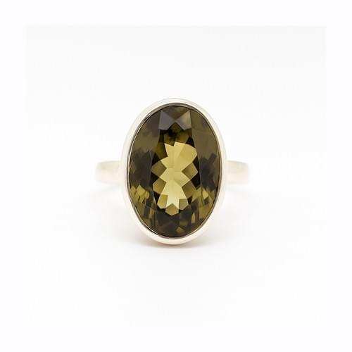 Ring in Silver Oval Shaped Smokie Quartz size 57