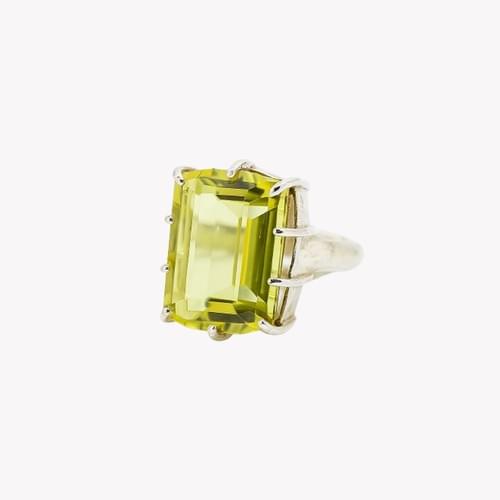 Ring in Silver with an Emerald cut Lemon Topaz size 58