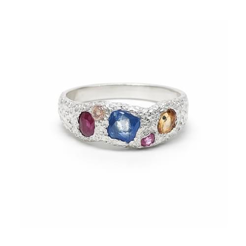 Silver Ring Rough with five facetted Sapphire size 59