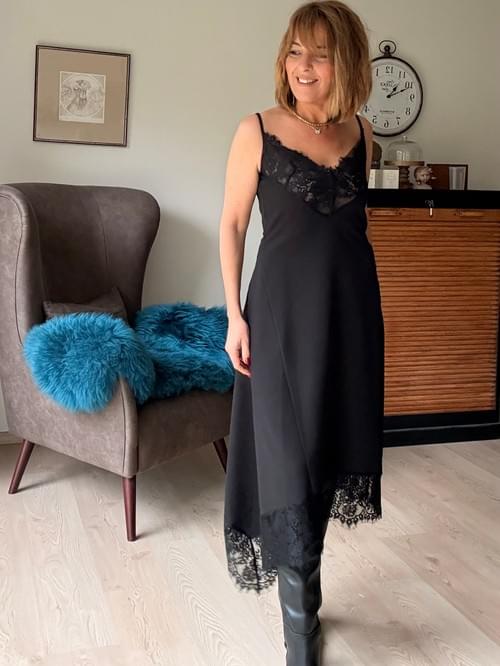 Robe asymétrique noire