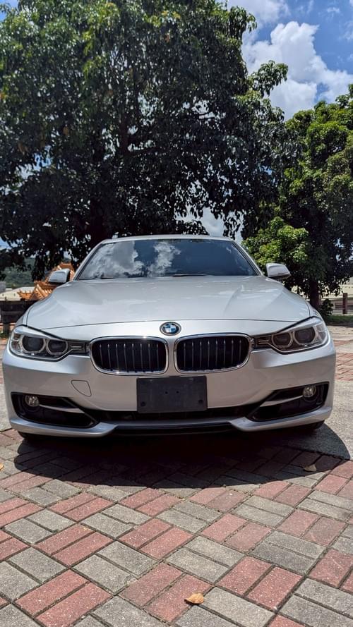 2013 BMW 320i (F30)
