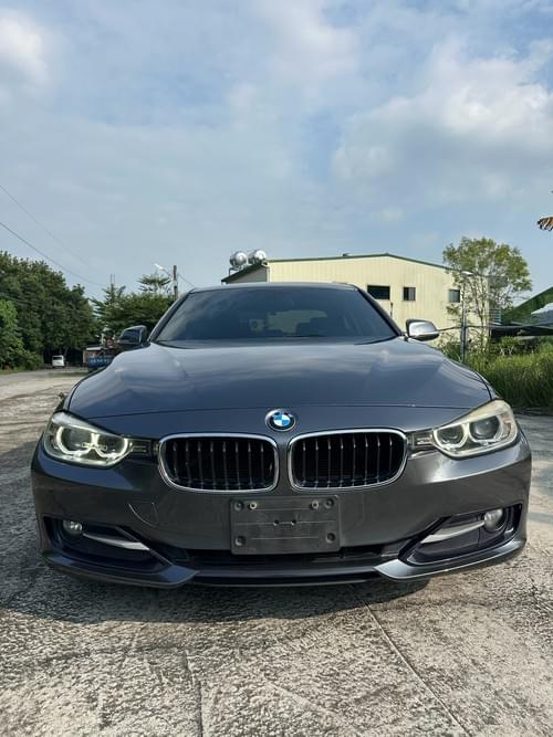 2015式 BMW 318d Sport (F30)