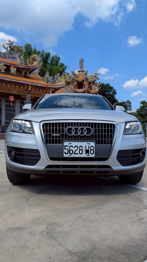 2011式 Audi Q5 2.0 TFSI quattro