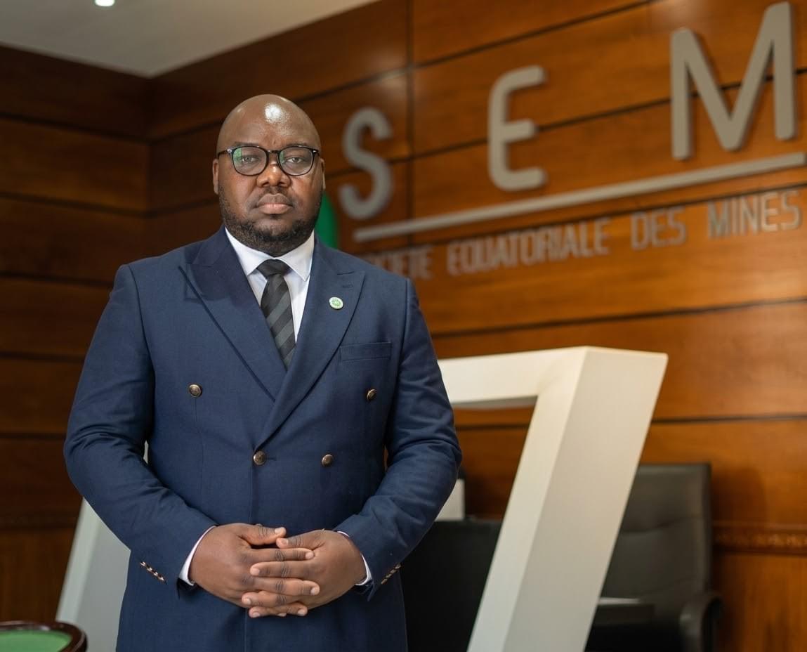 Édouard Claude Oussou au siège de la Société Équatoriale des Mines