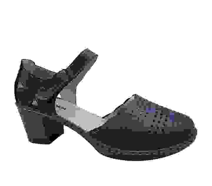 womens leather sandals by Quanzhou Xuanfeng, contact sales2@chinashoelink.com