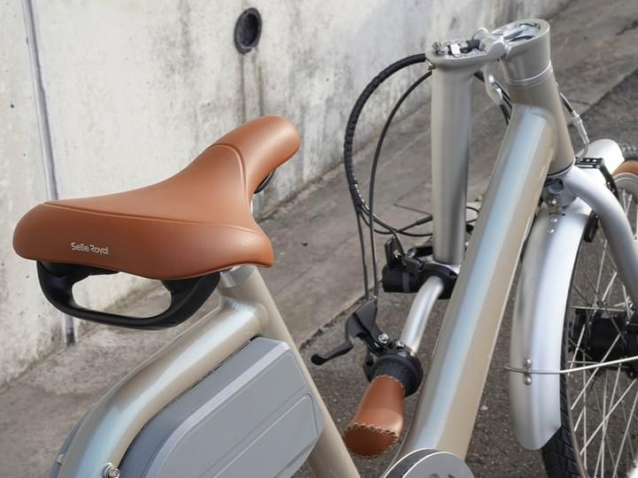 Foldable handleposts for convenient storage and portability