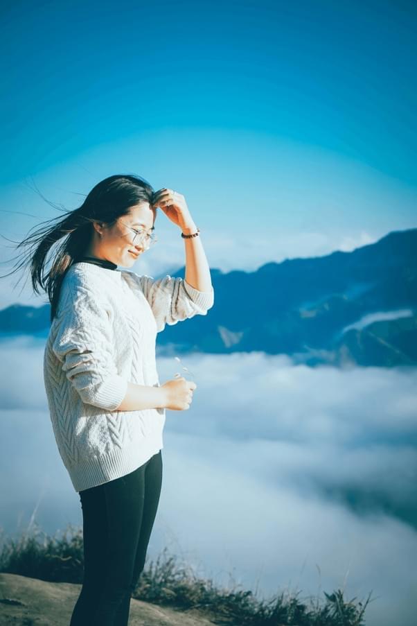 Woman with shoulder-length dark hair standing on a mountain, representing convenient online therapy accessible from anywhere in Australia Woman with shoulder-length dark hair standing on a mountain, representing convenient online therapy accessible from anywhere in Australia