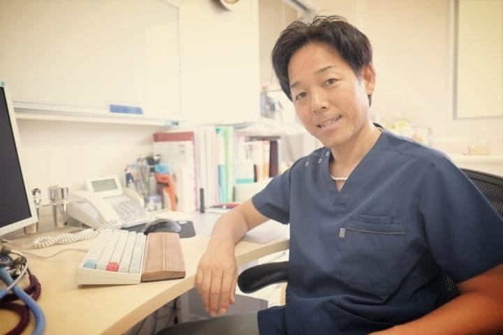 優しく話かける院長
