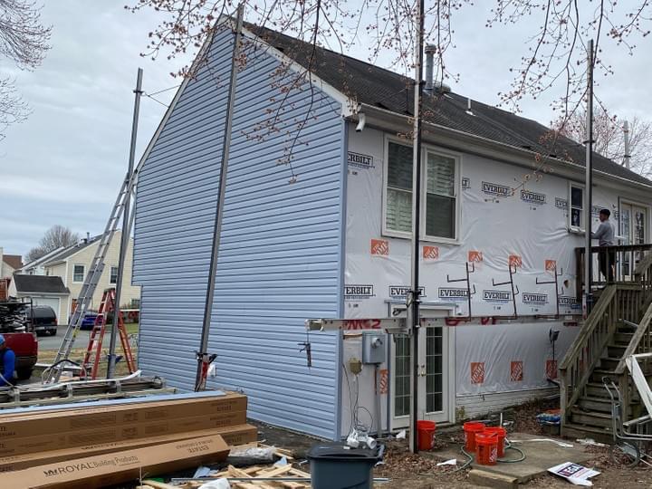 siding repair contractor