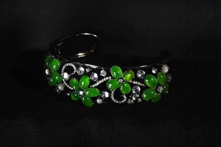 皚雪凝翠手鐲 Click