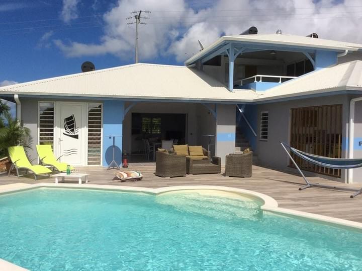 Gîte avec piscine Martinique, gîte Martinique, gîte dans le sud de la Martinique, gîte Antilles, logement Martinique, vue mer.