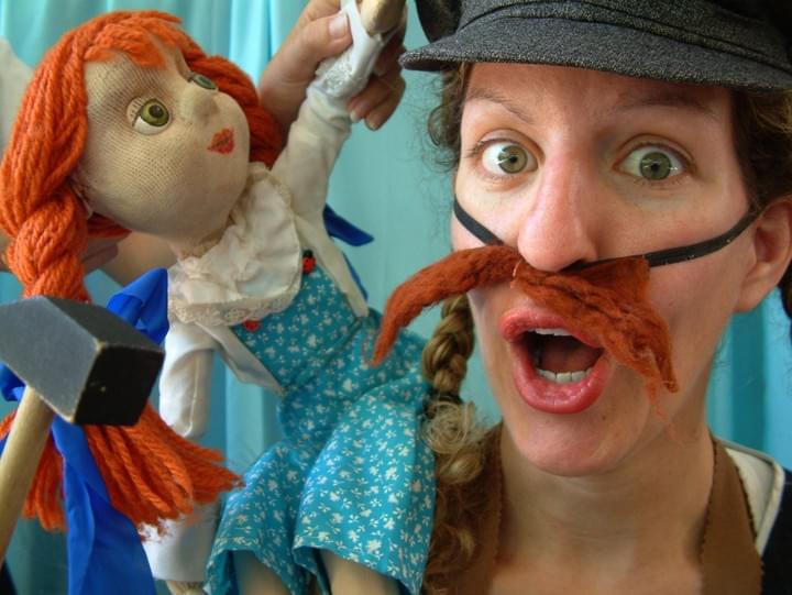 נעלי הקסם של רחלי  - קטן