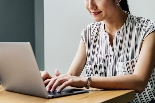 副業者に都合の良い時間で稼働可能