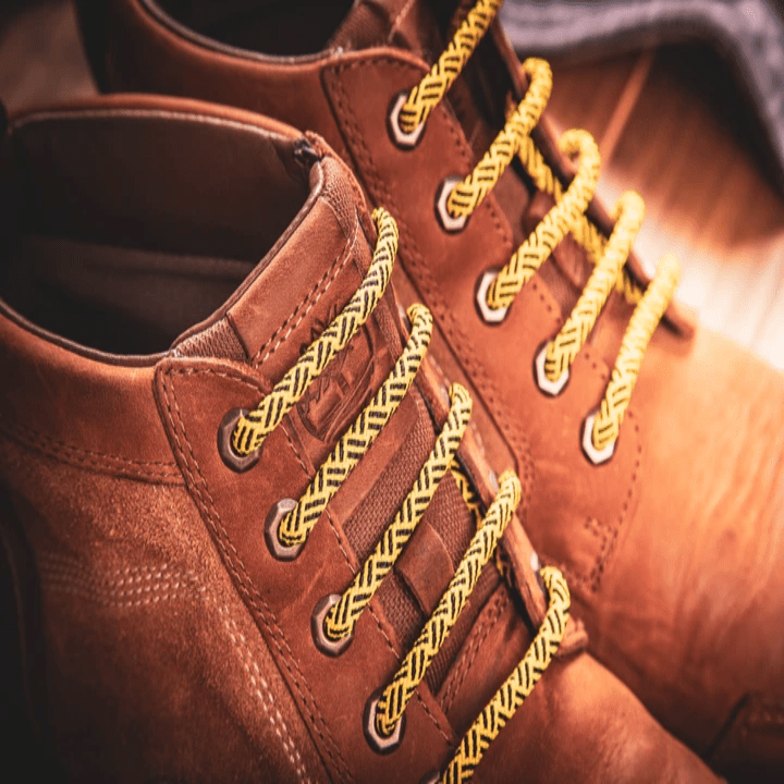 Shoelaces and shoestrings for sneakers, boots, sports shoes, and other casual shoes.