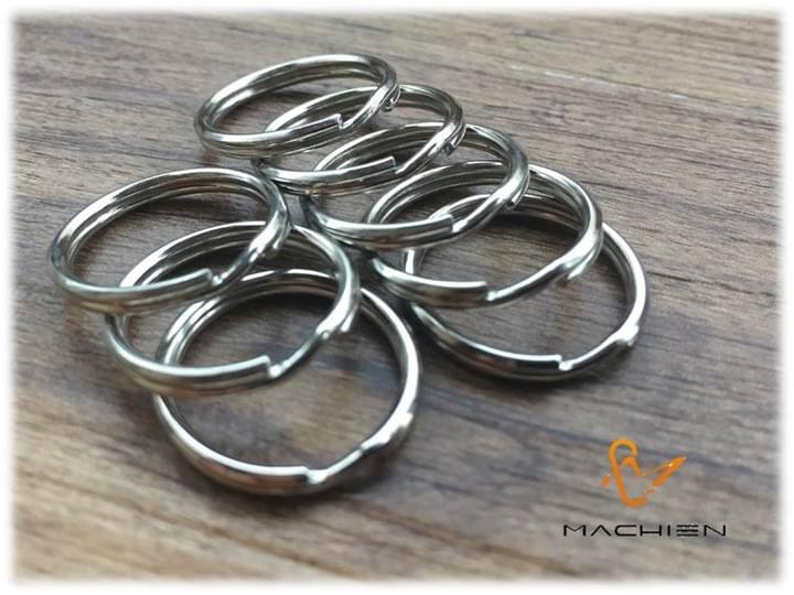 MACHIEN Inc.'s shoelaces accessories-Puffer into pouting (metal split rings)