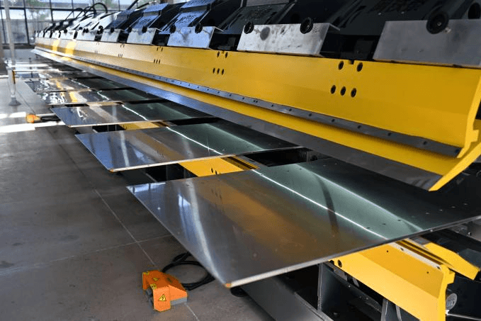 It's a double folder with automatic extendable sheet loading and sheet support