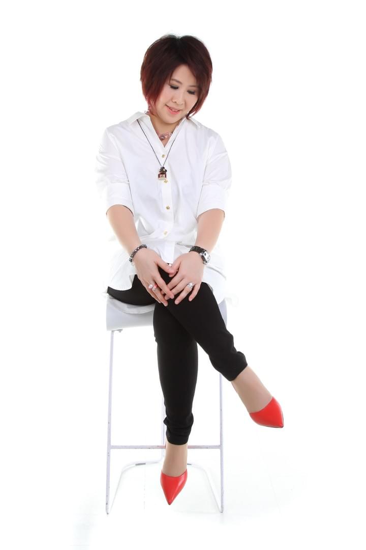 Min Min Tay Professional photo taking with white dress and red shoes