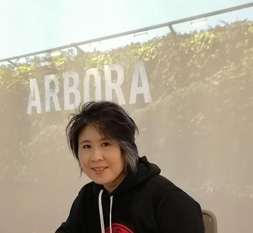 Min Min Tay at Arbora taking close up photo