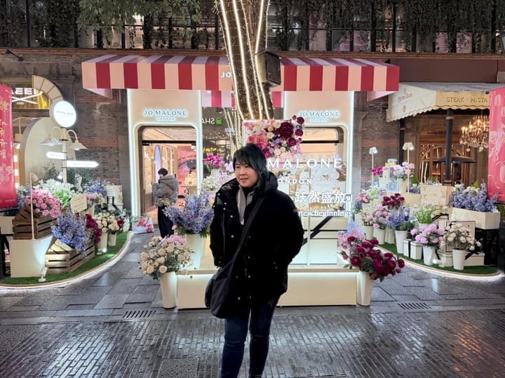 Min Min Tay at Arbora taking close up photo