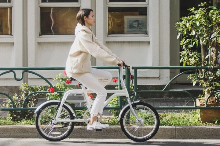 坂道登りをアシストする