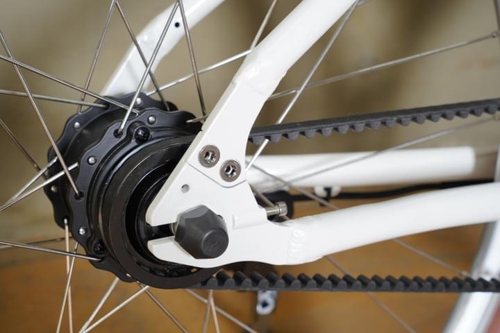 坂道登りをアシストする