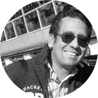 Rafik Lahlou est le managing partner de plusieurs entreprises (KL media group, Plumag et RM automobiles). Homme de médias, passionné d’automobile, il est aussi pionnier dans le digital. Citoyen du monde, c’est un homme de culture et de dialogue.
