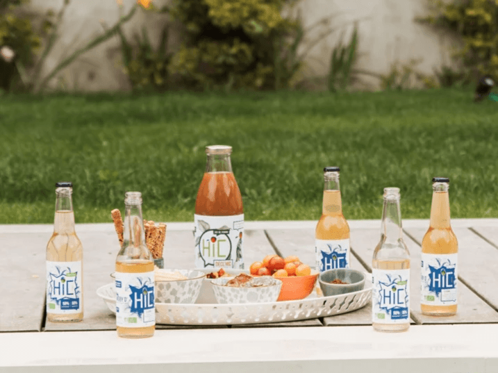 gamme de la cidrerie hic composée de cidres, jus de pommes, gelées de pommes, vinaigre de cidre et compotes