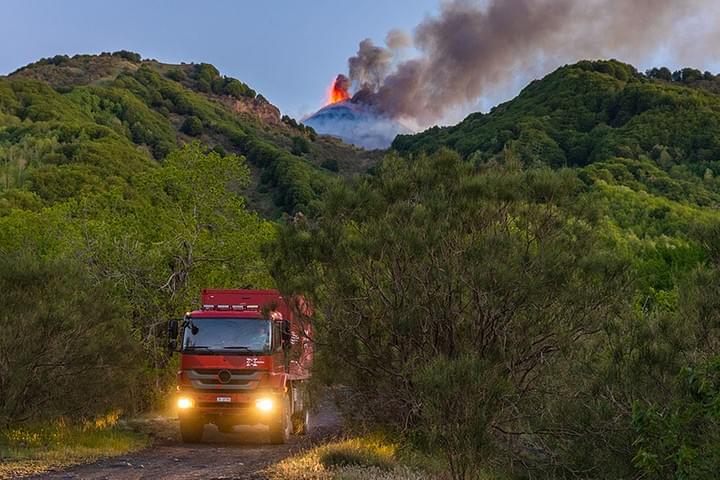 4-xtremes Etna Volcano Eruption, Sicily, Italy with 4x4 expedition Truck, Andrea Kammermann, Mike Kammermann
