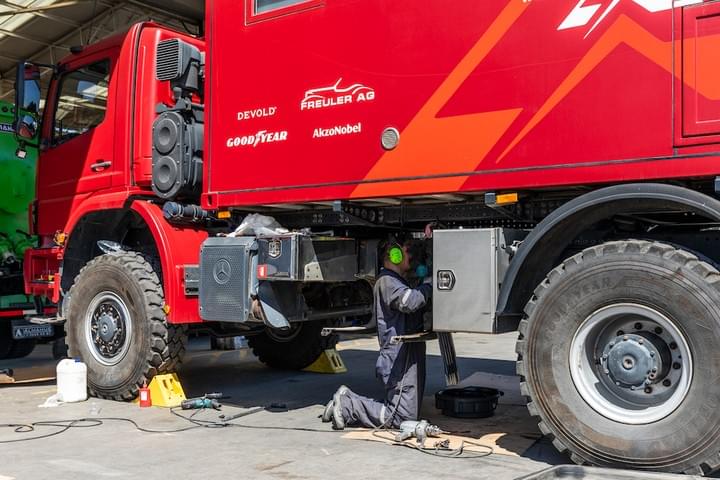 4xtremes 4x4 expedition truck with padoan diesel tanks, stainless steel tank, aluminum tank, painted steel tank