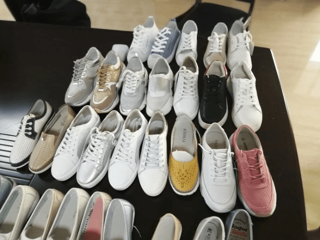 Small MOQ in Quanzhou Xuanfeng Footwear Co., Ltd Warehouse