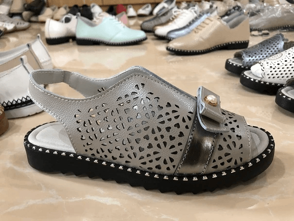 real leather shoes store in Quanzhou Xuanfeng Footwear Co., Ltd Warehouse