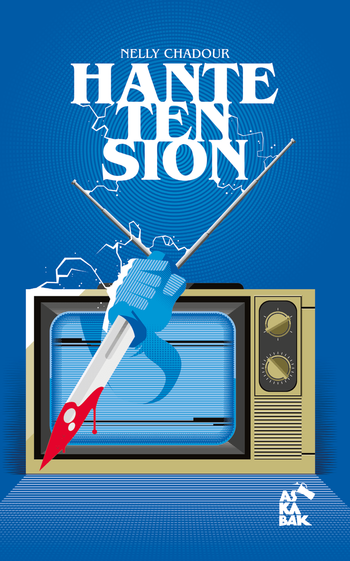 Couverture du roman Hante Tension de Nelly Chadour, montrant un main armée d'un poignard sortir d'un écran de télévision cathodique