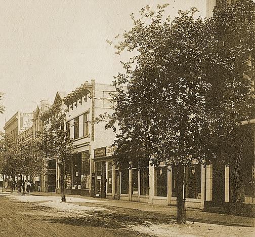 One-story S.N. Geannopulos building before construction of the annex c. 1912.
