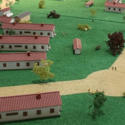 Entrée du volet d’éducation citoyenne de l’exposition permanente. © Fondation du Camp des Milles – Mémoire et Éducation.